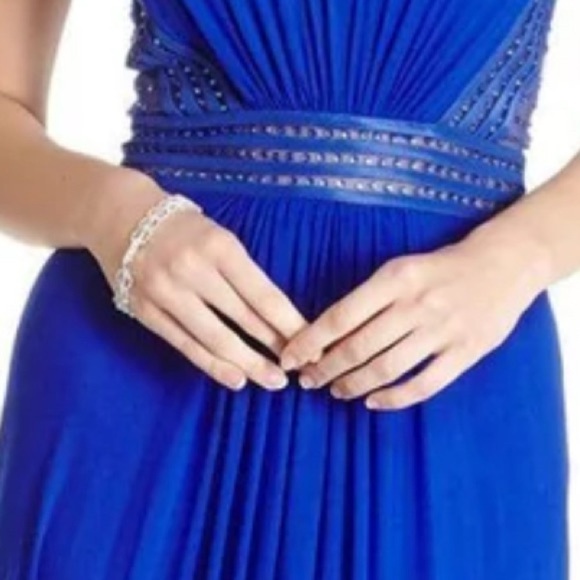 Lara Design Prom/Wedding Gown. - Picture 3 of 16